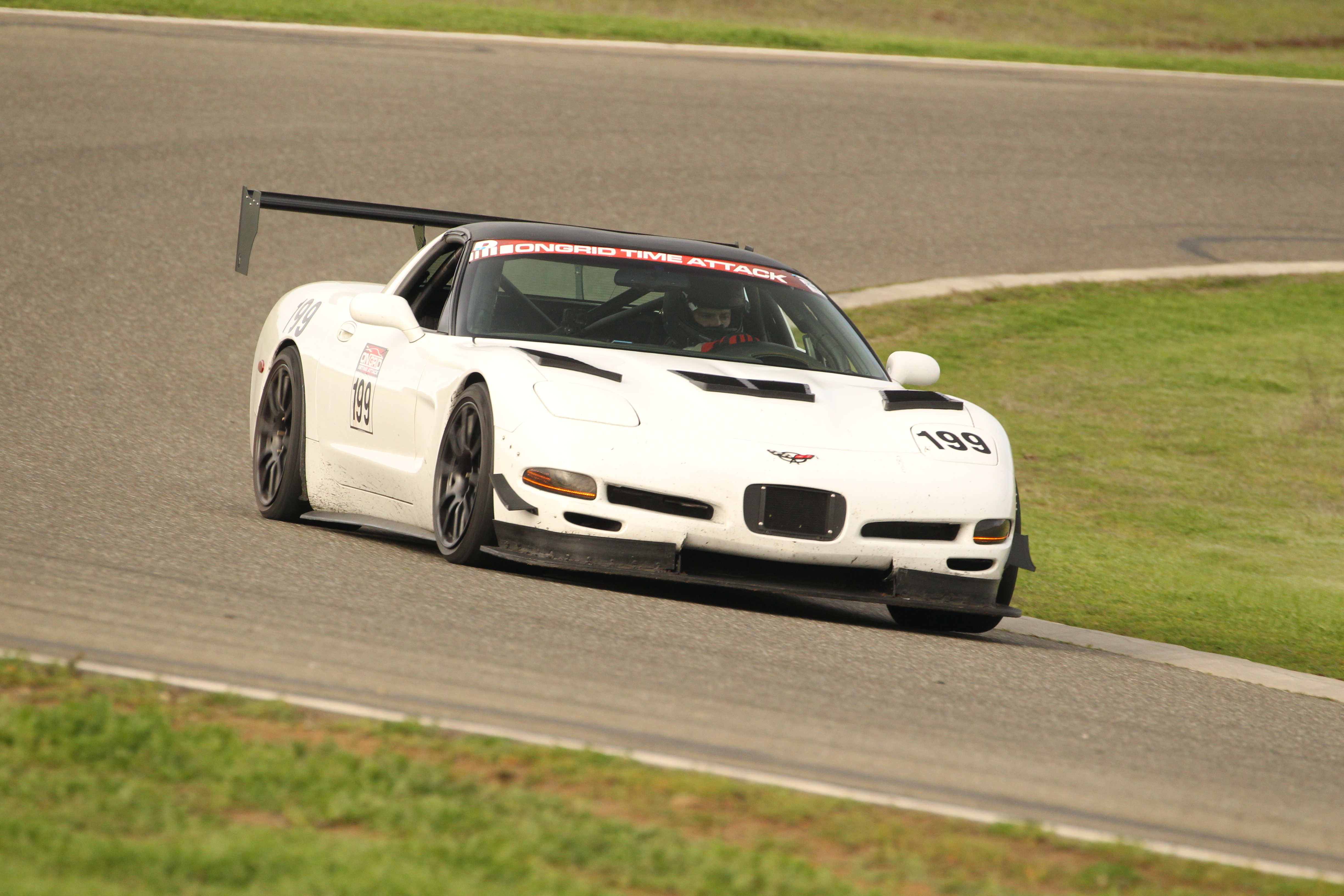 Shred Jesse's white C5 Corvette spotting full aero #199 cornering