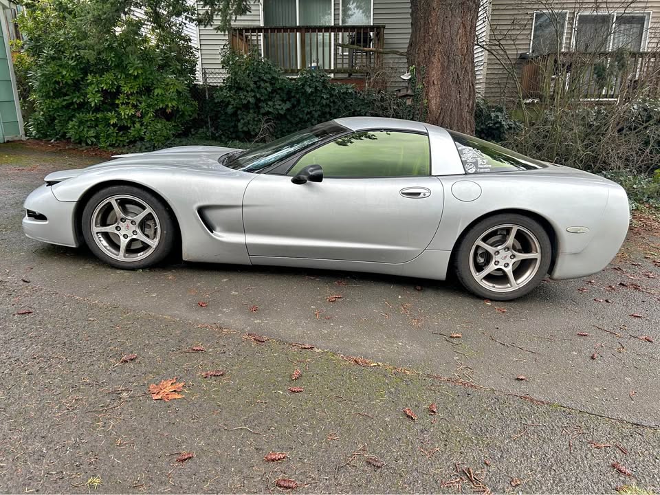 A picture of the Dead to Shred C5 corvette, as sold.