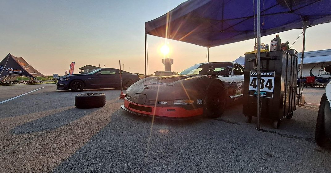 C5 Corvette with sun behind it