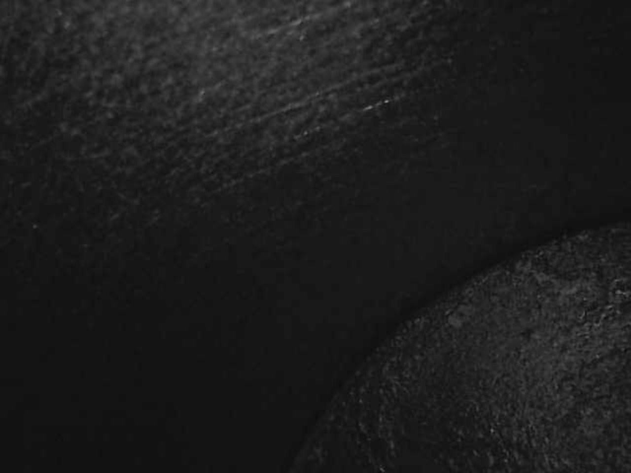 A not so great picture that does demonstrate that the cross hatching on the cylinder bores is fine