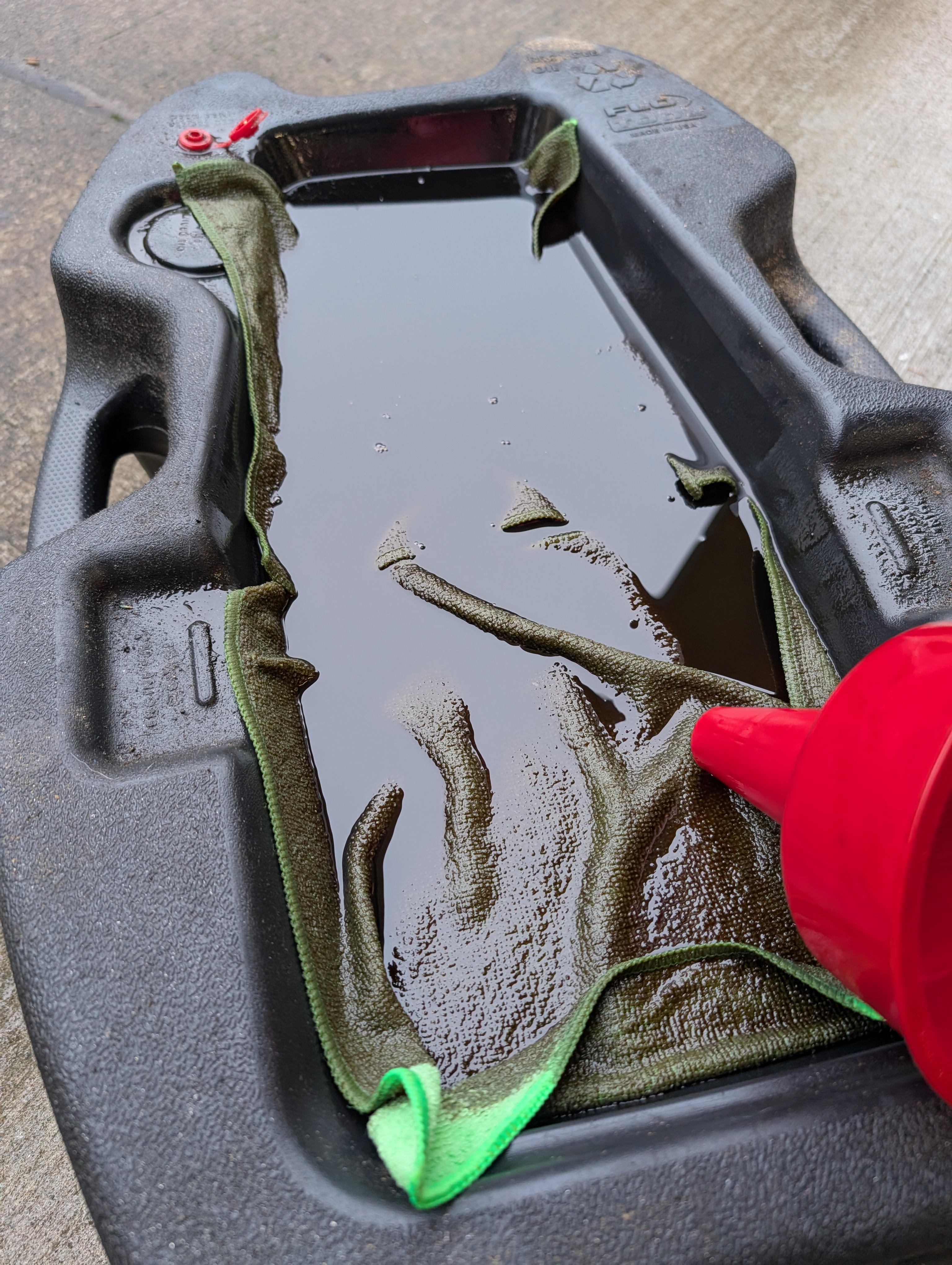 Oil drained through rags in an oil drain pan. There is no metal debris showing.