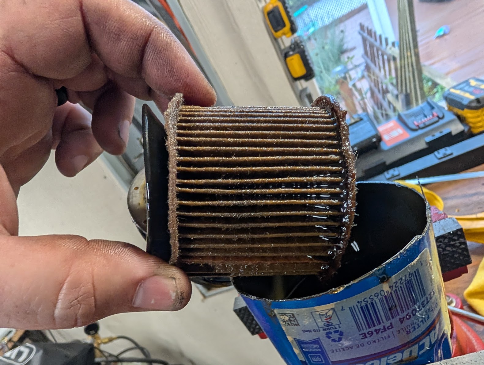 The internals of our oil filter removed for inspection, showing no metal pieces or grit built up inside the filter.