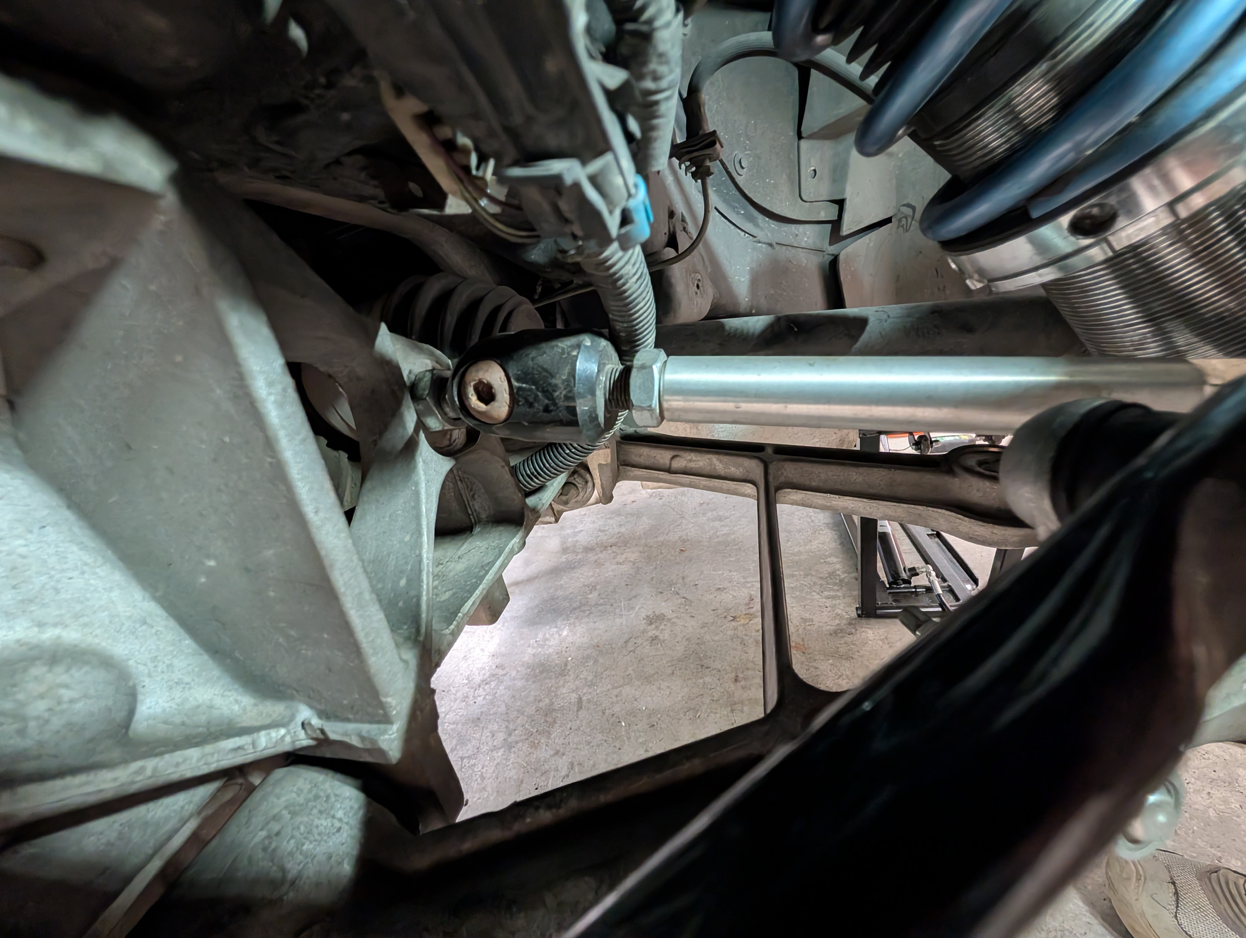 The corrected rear inner tierod with the correct torx bolt in place.