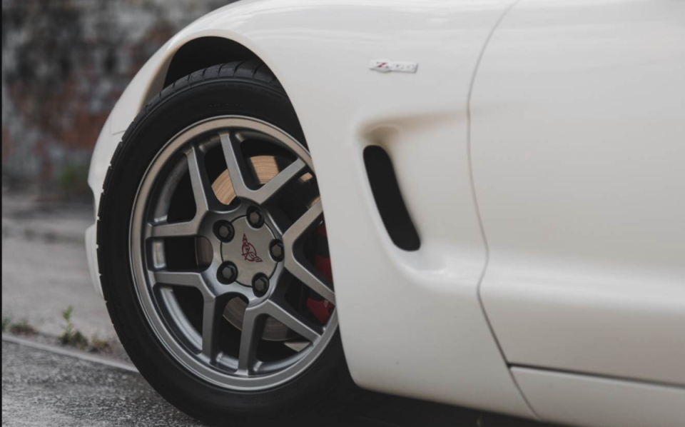 A C5 z06 corvette front end drivers side wheel well looking nice and clean